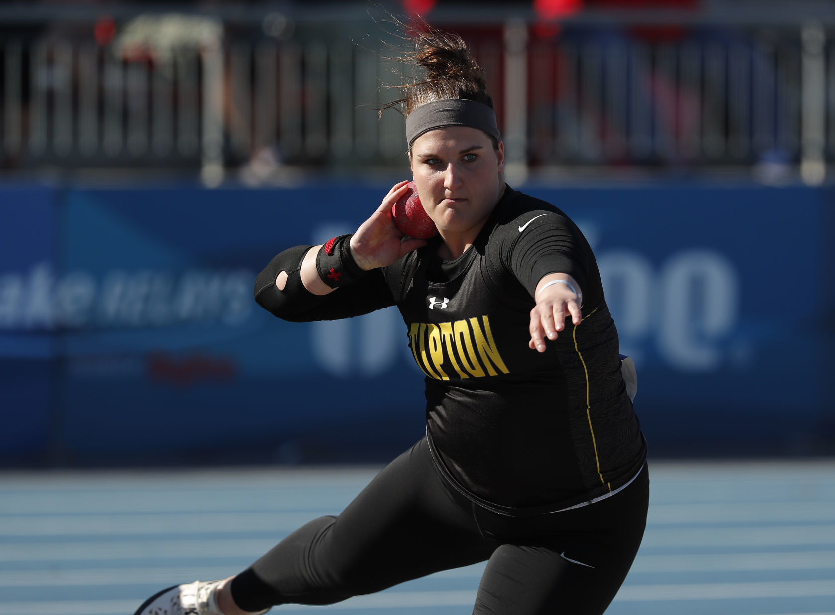 042518mp-DrakeRelays-girls-shot-9